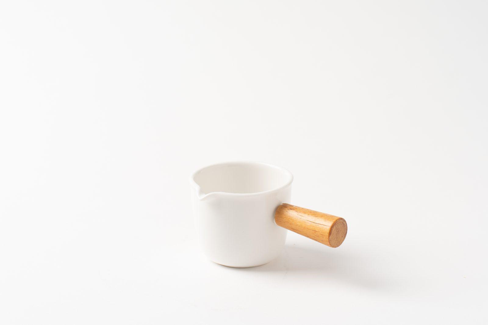 白色日式木柄牛奶壺