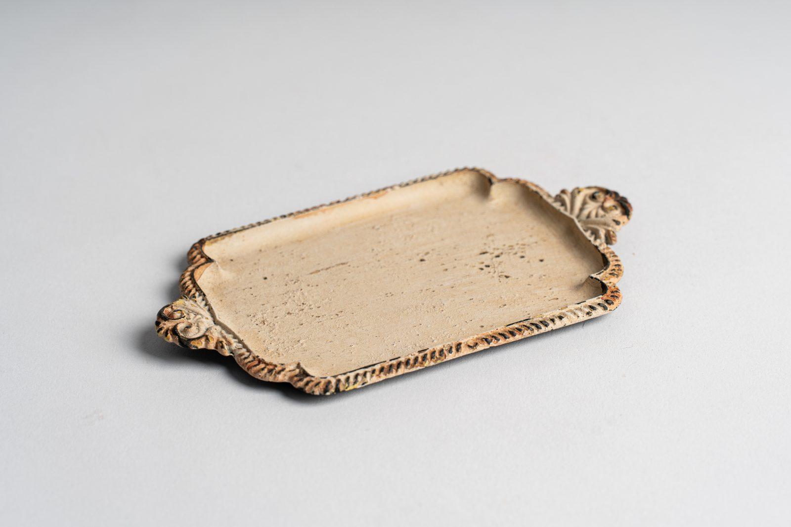 米色歐式方盤