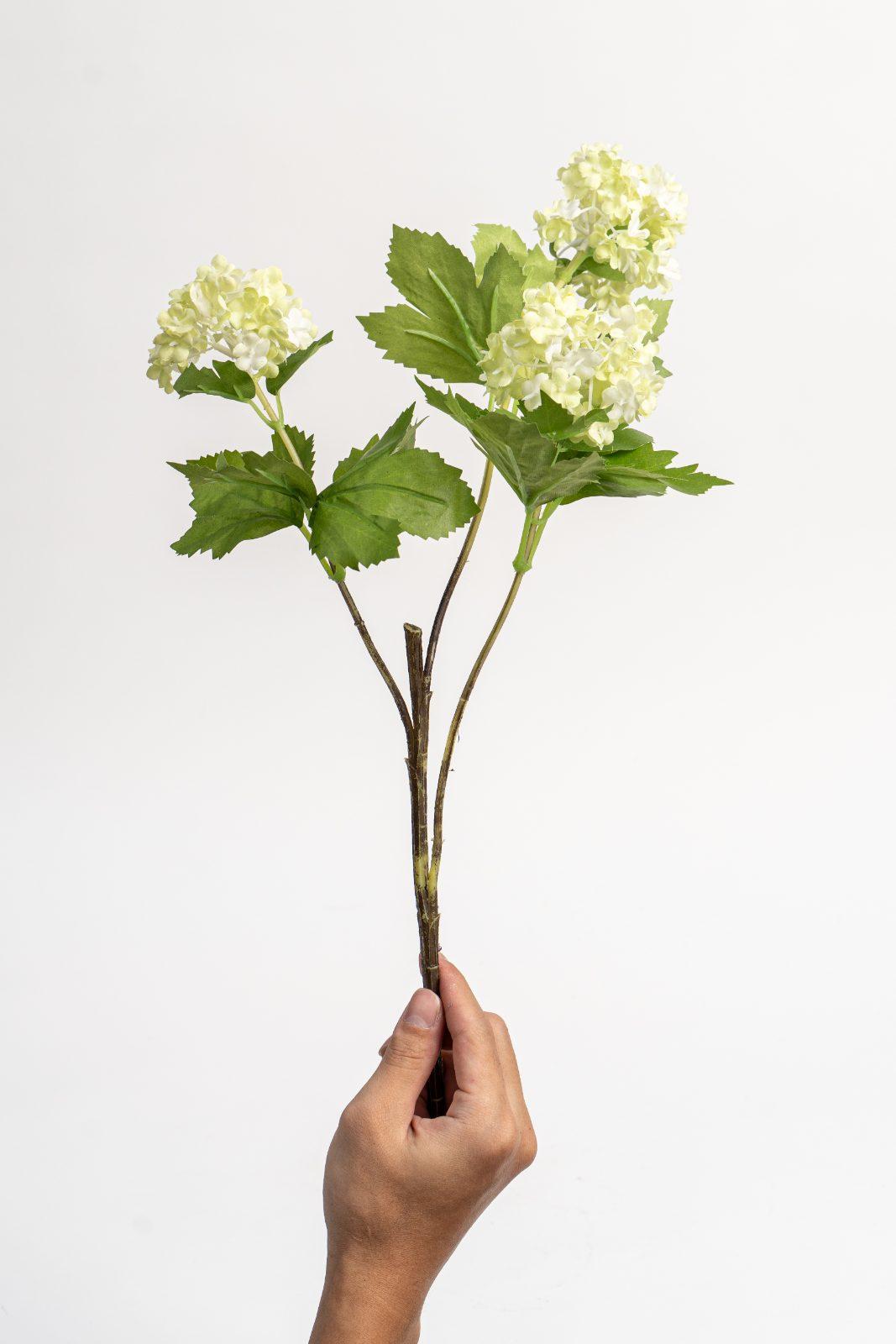 白色帶葉人造繡球花