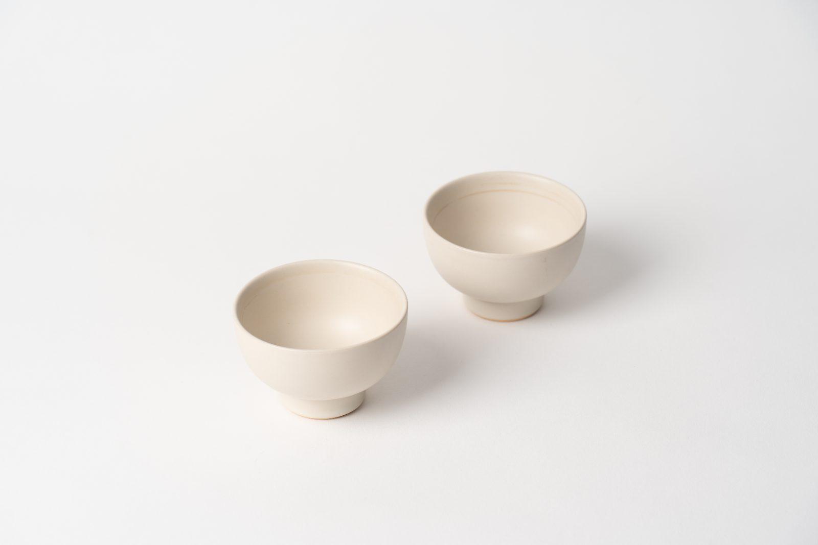 米白色圓型茶杯
