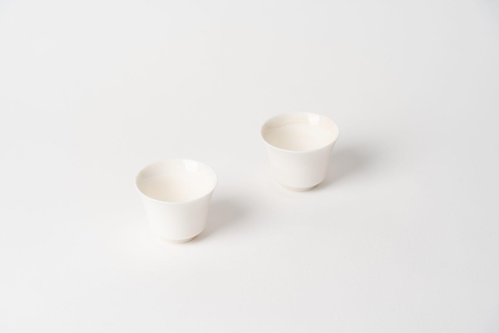 白色茶杯