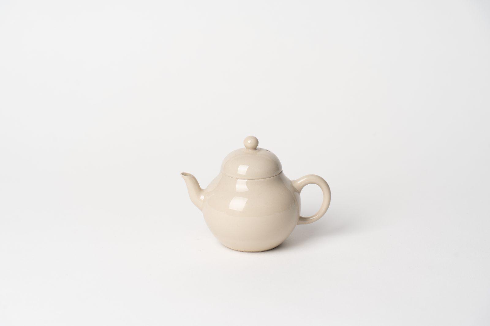 米色亮面小茶壺