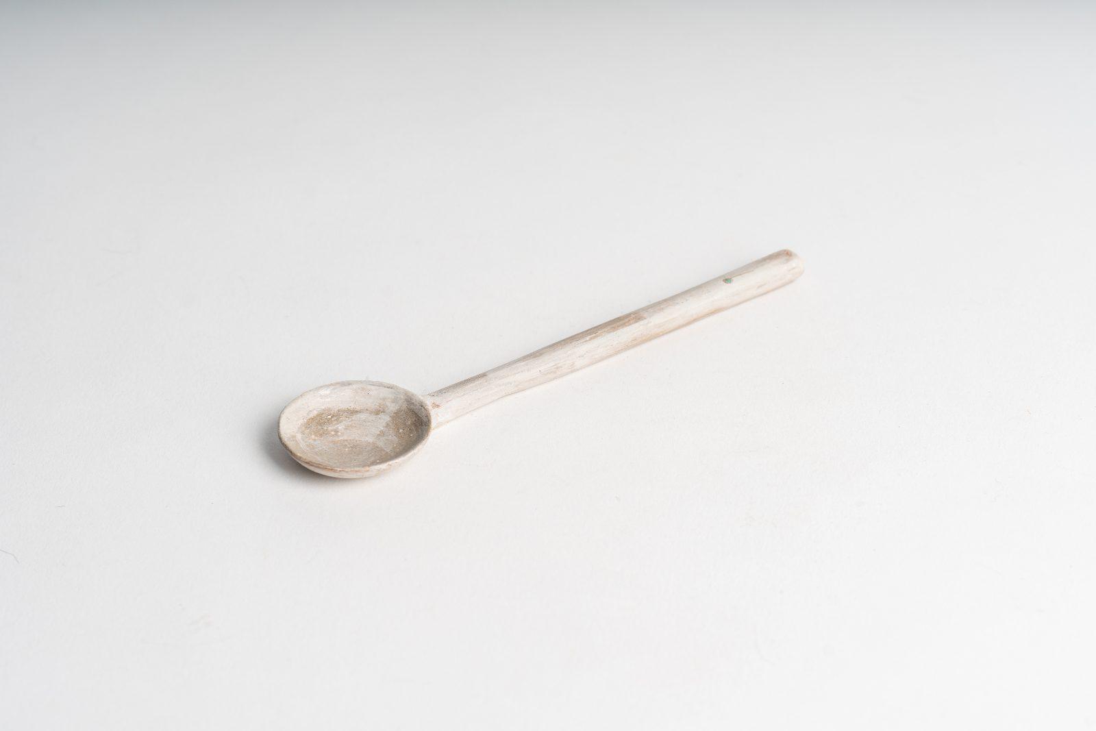 米白色日式作家陶瓷點心匙
